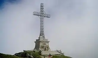 36 m vysoký Kříž hrdinů na hoře Caraiman