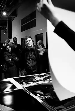 Carl de Keyzer se svými studenty na workshopu