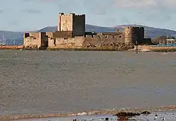 Hrad Carrickfergus v přístavu stejnojmenného města