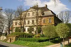 Neděliště (HK); zámek, hlavní průčelí