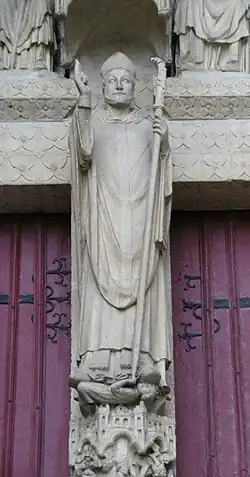 Socha na portálu katedrály v Amiensu