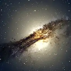 Snímek galaxie Centaurus A ve viditelném spektru. Very Large Telescope, observatoř Paranal v Chile.