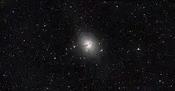 Širokoúhlý snímek galaxie Centaurus A z Hubbleova vesmírného dalekohledu.