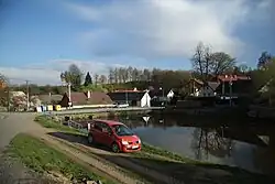 Centrum obce s rybníkem