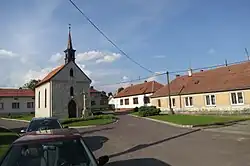 Centrum obce s kaplí sv. Jana Nepomuckého