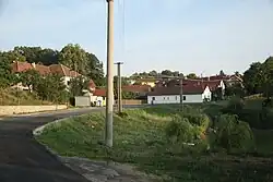 Střed obce od rybníčka