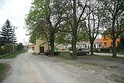 Náves v Rapoticích s kaplí Nanebevstoupení Páně