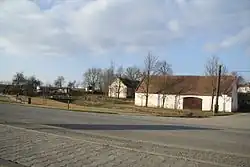 Centrum Slavíkovic s rybníkem