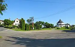 Střed Tavíkovic s kostelem Panny Marie Matky jednoty křesťanů