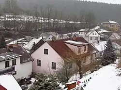 Celkový pohled na vesnici od kaple Panny Marie Růžencové