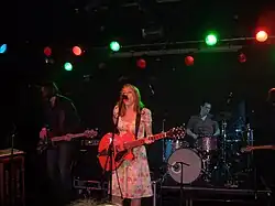 Cerys Matthews s doprovodnou skupinou v r. 2006