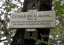 Informační tabulka KČT na vrcholu