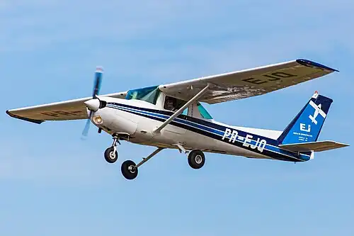 Cessna 152 s příďovým kolem