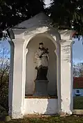 Výklenková kaple ve vsi s datací 1787
