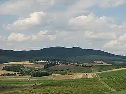 Pohled od obce Hýsly