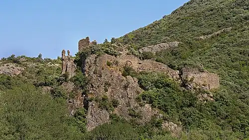 pohledy na ruiny hradu Dufourt