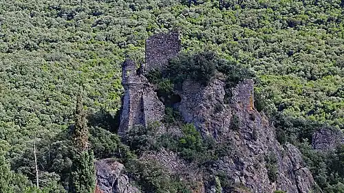 pohledy na ruiny hradu Dufourt