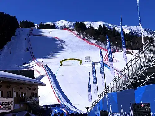 Cílový hank sjezdovky Roc de Fer v Méribelu