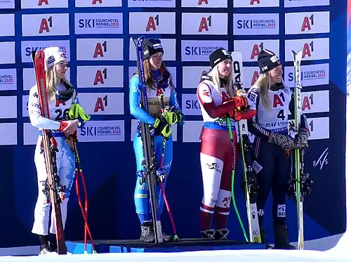 Stupně vítězek v Super-G: Shiffrinová, Bassinová, Hütterová, Vickhoff Lieová