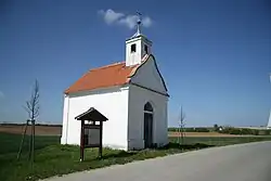 Lipňanská kaple s pamětní deskou