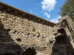 detail curtiny spodní pevnosti