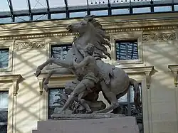 Koně z Marly na nádvoří Louvru