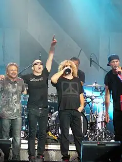 Chickenfoot live @ BosPop 2009. Zleva doprava: Michael Anthony, Joe Satriani, Sammy Hagar a Chad Smith
