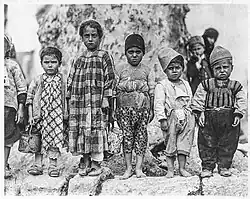 Děti v Konstantinopoli, asi 1918