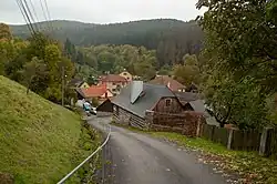 Celkový pohled na dolní část vsi