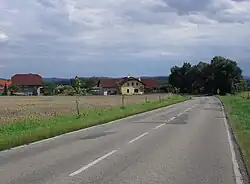 Pohled na obec od Týnce nad Sázavou