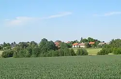 Celkový pohled na Chlum od božích muk cestou na Smilovice