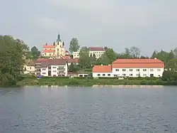 Kostel Nanebevzetí Panny Marie a rybník Hejtman