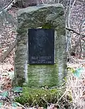 Pomníček hajného Václava Chocholatého.