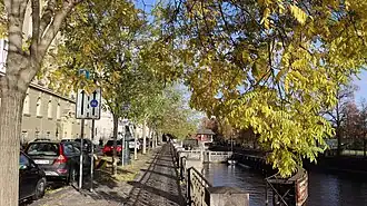 Chodník u zdymadla na Janáčkově nábřeží