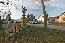 Chomutičky socha na návsi