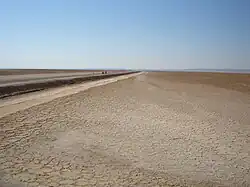 jezero poblíž silnice z Tozeuru do Kébili