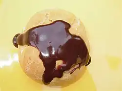 Profiterole s čokoládou