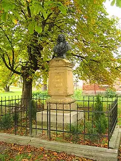 Choustníkovo Hradiště, monument.jpg