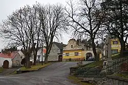 Pohled na část návsi