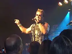 Chris Jericho, frontman kapely Fozzy, na koncertu v Kleine Klub v Saarbrücken (Německo)