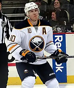 Christian Ehrhoff v dresu Sabres