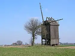 Větrný mlýn v Chrosnu