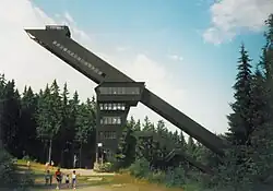 Věž skokanského můstku (stav r. 2000)