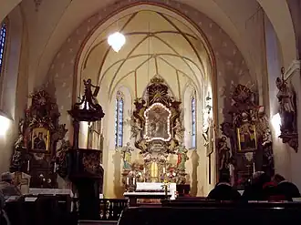 Interiér kostela Nejsvětější Trojice v Loukově