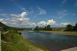 Řeka nedaleko města Chust