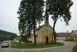 Náves ve Chvaletíně