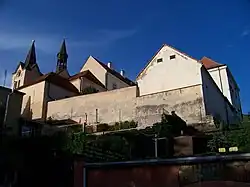 Chvalská tvrz, z Řešetovské (01).jpg