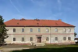 Průčelí kláštera