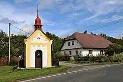 Chynínská kaplička z roku 1920 zasvěcená svatému Václavovi