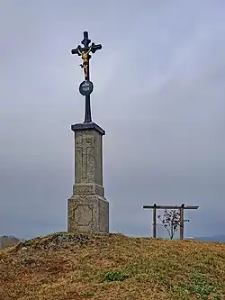 Křížek z roku 1885 na návrší U Kříže